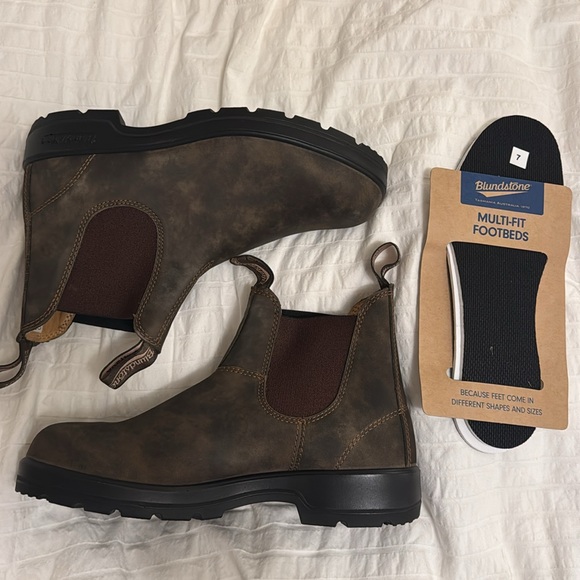 Brand new! straight out of the box  rustic Brown BLUNDSTONES. - Picture 1 of 3